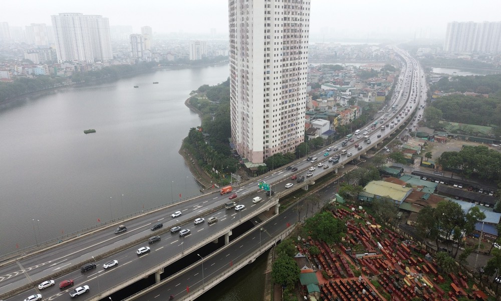 Giao thông Hà Nội đông đúc ngày cuối kỳ nghỉ Tết Bính Ngọ - Ảnh 9.