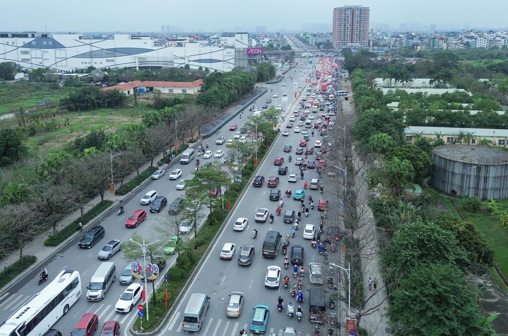 Hà Nội: Cửa ngõ phía Đông "dễ thở" chiều tối mùng 6 Tết - Ảnh 2. Hà Nội: Cửa ngõ phía Đông "dễ thở" chiều tối mùng 6 Tết - Ảnh 2.