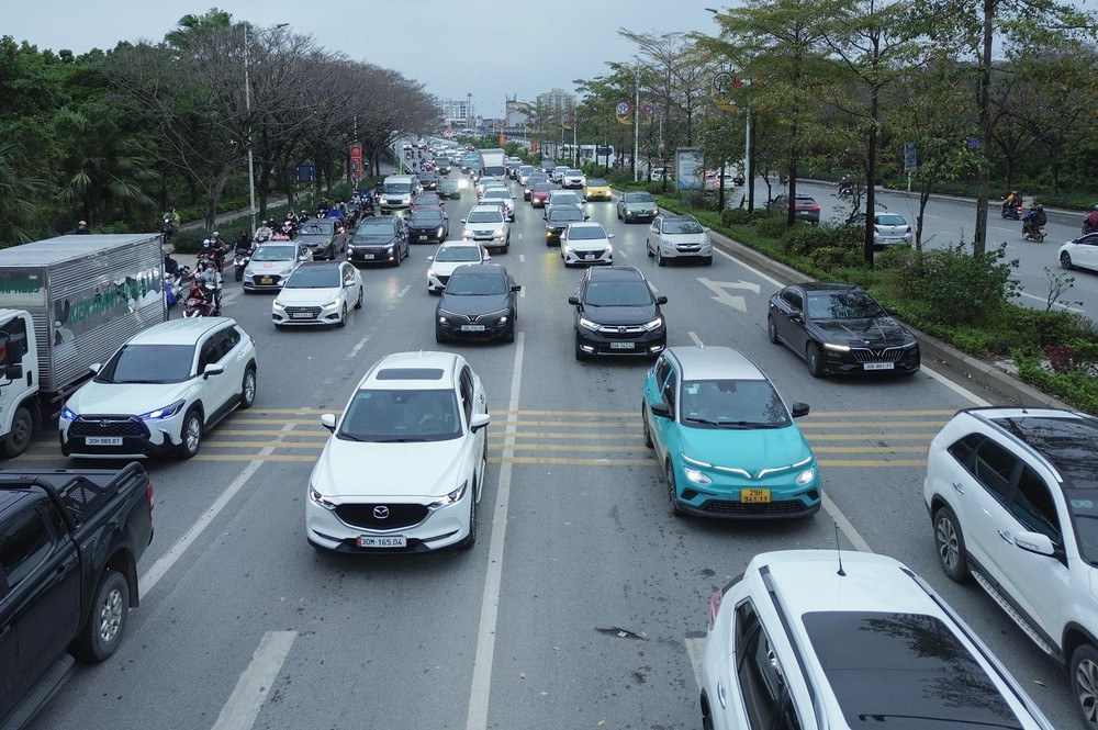 Hà Nội: Cửa ngõ phía Đông "dễ thở" chiều tối mùng 6 Tết - Ảnh 6. Hà Nội: Cửa ngõ phía Đông "dễ thở" chiều tối mùng 6 Tết - Ảnh 6.