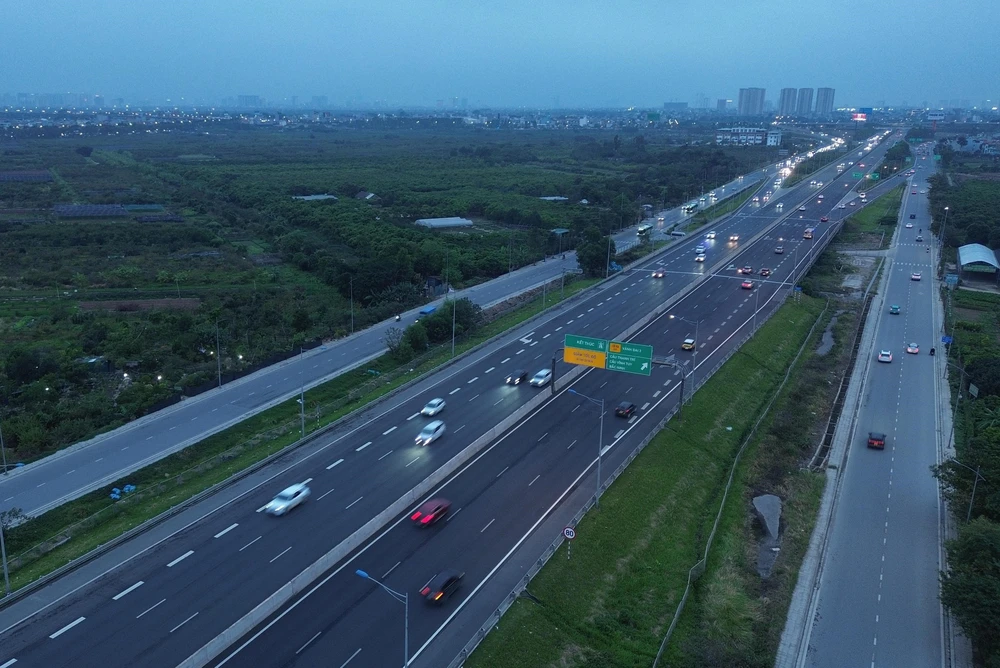 Hà Nội: Cửa ngõ phía Đông "dễ thở" chiều tối mùng 6 Tết - Ảnh 9. Hà Nội: Cửa ngõ phía Đông "dễ thở" chiều tối mùng 6 Tết - Ảnh 9.