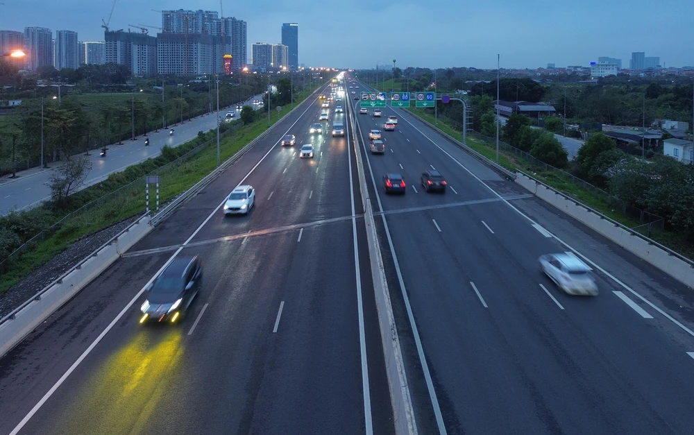 Hà Nội: Cửa ngõ phía Đông "dễ thở" chiều tối mùng 6 Tết - Ảnh 8. Hà Nội: Cửa ngõ phía Đông "dễ thở" chiều tối mùng 6 Tết - Ảnh 8.