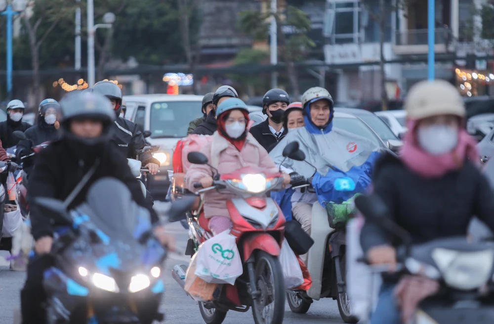 Hà Nội: Cửa ngõ phía Đông "dễ thở" chiều tối mùng 6 Tết - Ảnh 4. Hà Nội: Cửa ngõ phía Đông "dễ thở" chiều tối mùng 6 Tết - Ảnh 4.