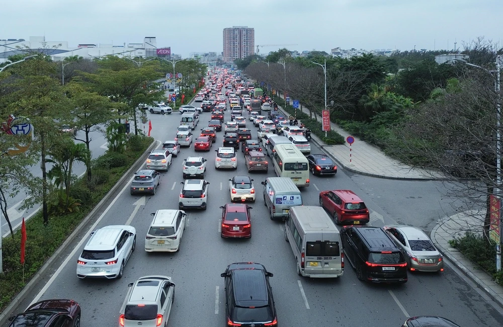Hà Nội: Cửa ngõ phía Đông "dễ thở" chiều tối mùng 6 Tết - Ảnh 3. Hà Nội: Cửa ngõ phía Đông "dễ thở" chiều tối mùng 6 Tết - Ảnh 3.