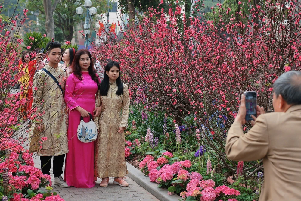 Hà Nội đón 1,34 triệu lượt khách dịp Tết Bính Ngọ 2026 - Ảnh 5.