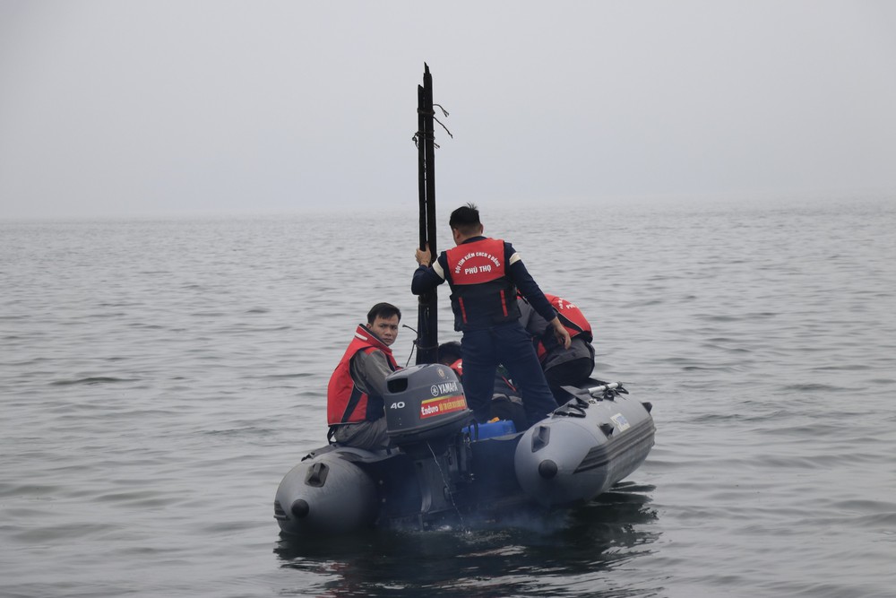 Dồn lực tìm kiếm các nạn nhân mất tích còn lại ở hồ Thác Bà - Ảnh 5.