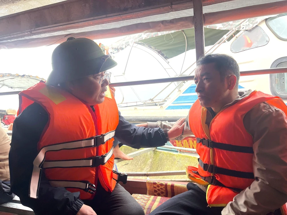 Dồn lực tìm kiếm các nạn nhân mất tích còn lại ở hồ Thác Bà - Ảnh 3.