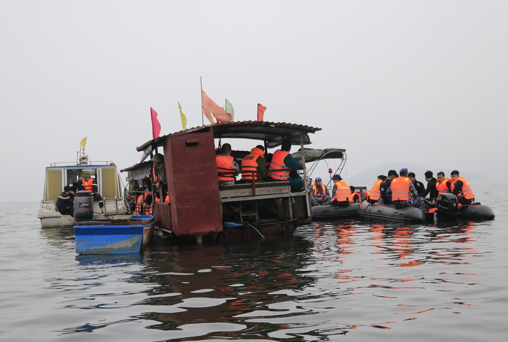 Dồn lực tìm kiếm các nạn nhân mất tích còn lại ở hồ Thác Bà - Ảnh 4.