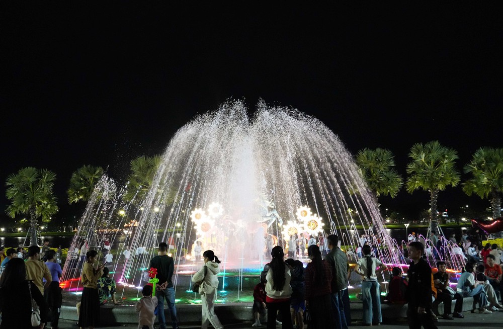 Lượng khách đến các điểm du lịch trong 9 ngày nghỉ Tết tăng ca - Ảnh 4.