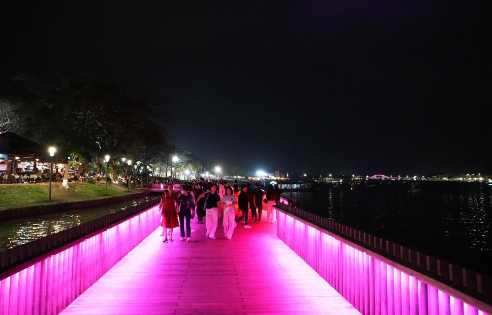 Lượng khách đến các điểm du lịch trong 9 ngày nghỉ Tết tăng ca - Ảnh 6.