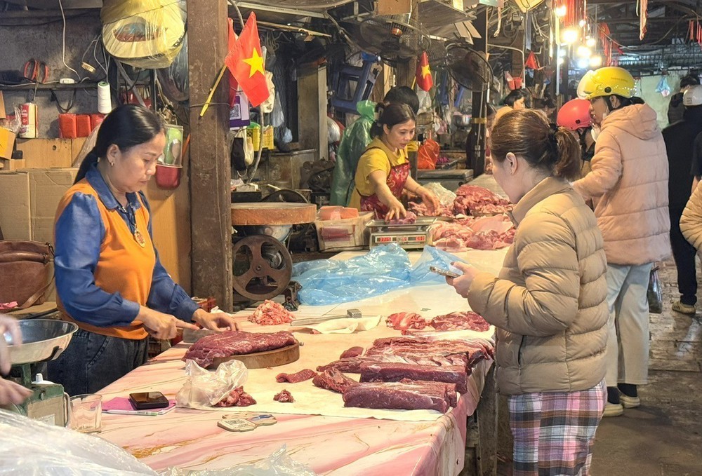 Hàng hóa, thực phẩm sau Tết sôi động trở lại, giá giảm nhẹ - Ảnh 3.