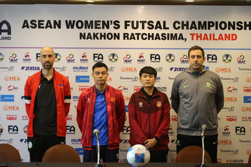 HLV đội tuyển Việt Nam: 'Không dễ giành chức vô địch Đông Nam Á' - Ảnh 2. HLV đội tuyển Việt Nam: 'Không dễ giành chức vô địch Đông Nam Á' - Ảnh 2.