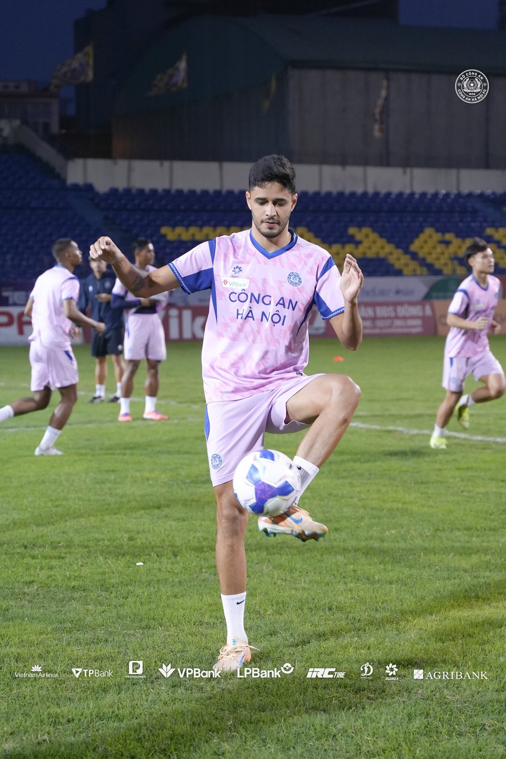 Tin nóng bóng đá Việt hôm nay 24/2: Futsal Việt Nam đặt mục tiêu thắng trận ra quân; Bích Thùy đáng xem nhất Asian Cup - Ảnh 2. Tin nóng bóng đá Việt hôm nay 24/2: Futsal Việt Nam đặt mục tiêu thắng trận ra quân; Bích Thùy đáng xem nhất Asian Cup - Ảnh 2.