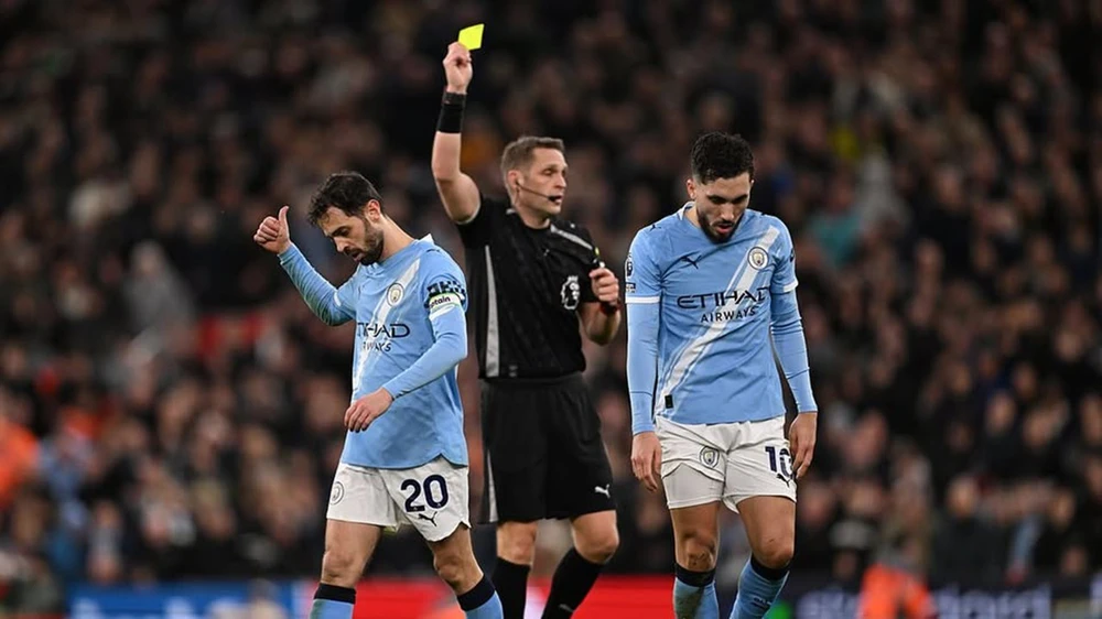 Man City đối mặt nguy cơ mất trụ cột trước đại chiến Arsenal - Ảnh 1. Man City đối mặt nguy cơ mất trụ cột trước đại chiến Arsenal - Ảnh 1.