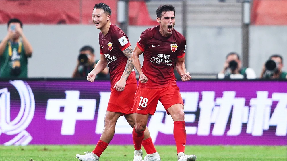 Bóng đá Trung Quốc nhận làn sóng đòi đổi luật ngoại binh, muốn chiêu mộ Đình Bắc - Ảnh 2.