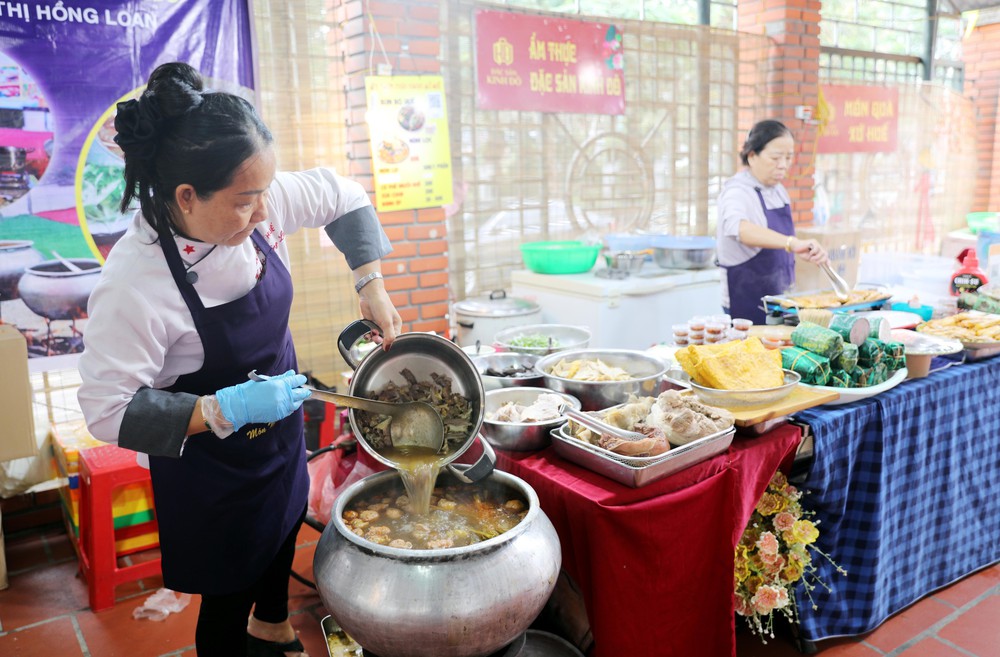 Du khách tham gia Chợ Tết "Sắc xuân Thành Nam" - Ảnh 3.