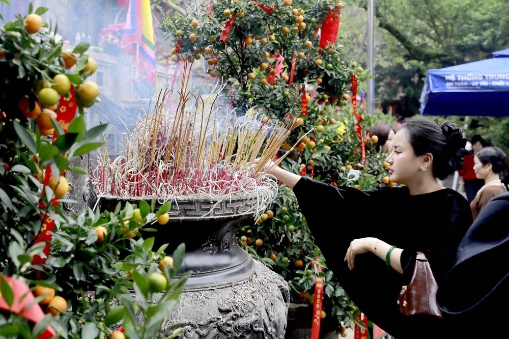 Hàng nghìn du khách, phật tử về chiêm bái tại Khu danh thắng Tây Thiên (Phú Thọ) - Ảnh 3. Hàng nghìn du khách, phật tử về chiêm bái tại Khu danh thắng Tây Thiên (Phú Thọ) - Ảnh 3.