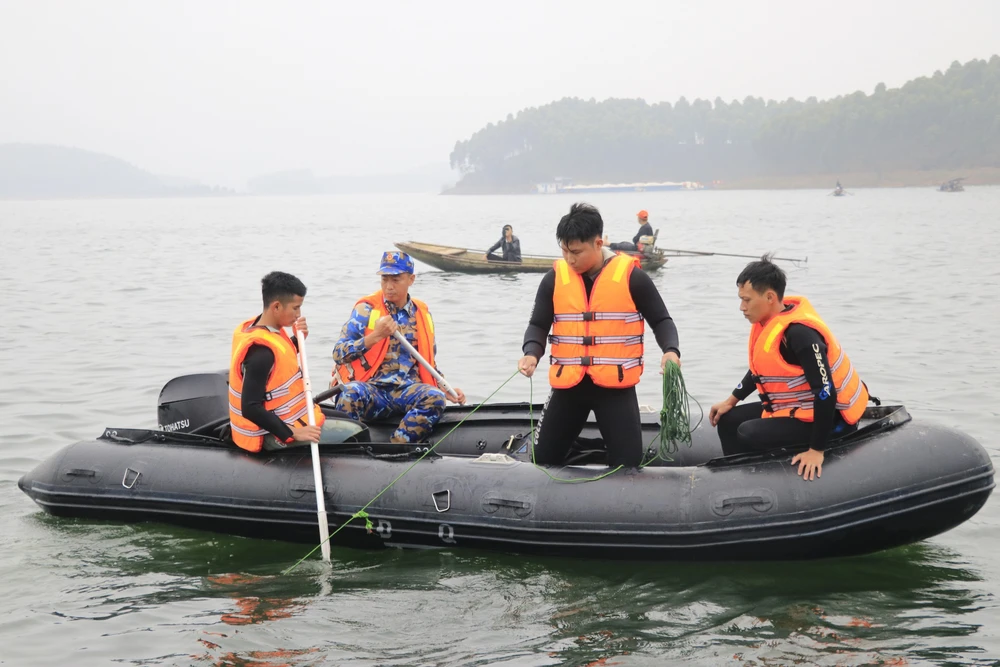 Thủ tướng yêu cầu khắc phục hậu quả vụ tai nạn giao thông đường thủy đặc biệt nghiêm trọng trên hồ Thác Bà, Lào Cai - Ảnh 1.