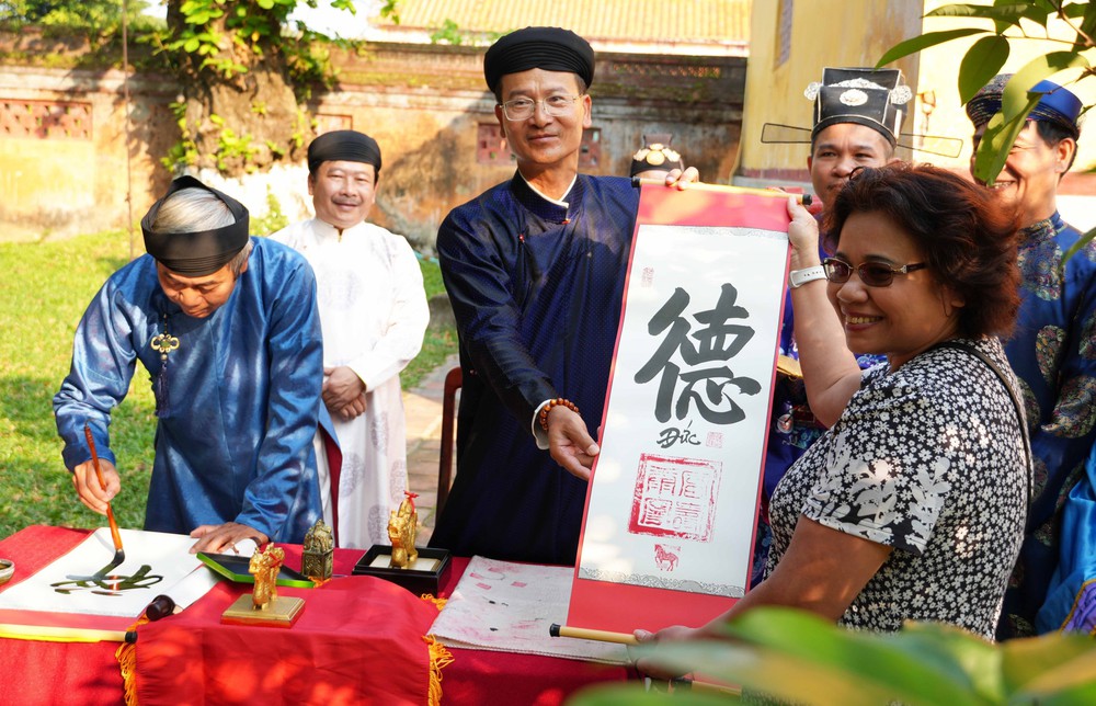 Lễ Hạ nêu khép lại Tết Nguyên đán tại Đại Nội Huế - Ảnh 5. Lễ Hạ nêu khép lại Tết Nguyên đán tại Đại Nội Huế - Ảnh 5.