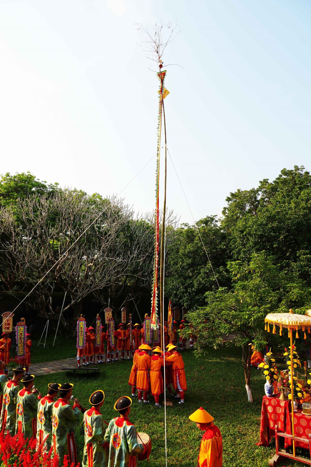 Lễ Hạ nêu khép lại Tết Nguyên đán tại Đại Nội Huế - Ảnh 2. Lễ Hạ nêu khép lại Tết Nguyên đán tại Đại Nội Huế - Ảnh 2.