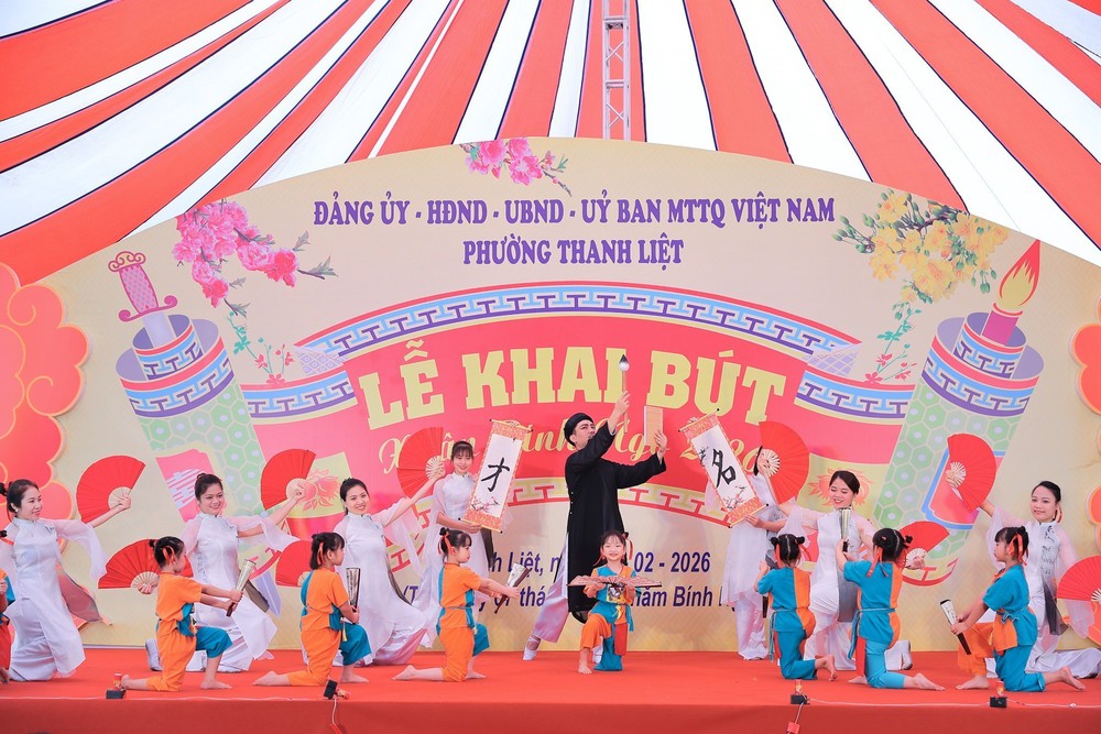 Lễ Khai bút Xuân Bính Ngọ 2026 - Ảnh 4. Lễ Khai bút Xuân Bính Ngọ 2026 - Ảnh 4.