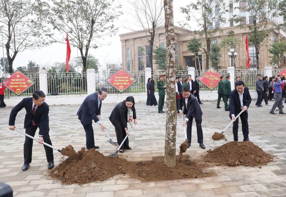 Trồng cây nhớ Bác, kiến tạo "lá phổi xanh" và xây dựng đô thị di sản - Ảnh 2.