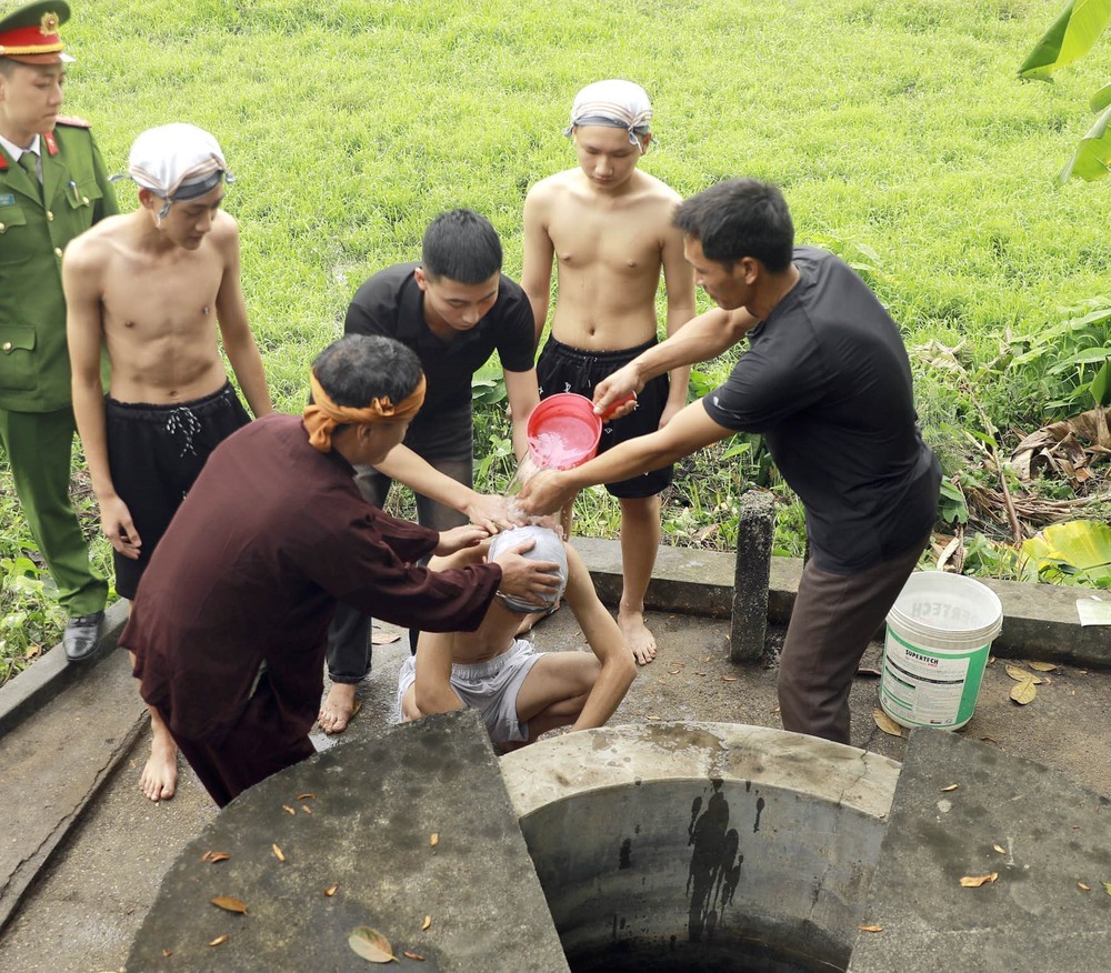  Lễ hội Đúc Bụt “xé chiếu” cầu lộc đầu xuân ở Phú Thọ - Ảnh 2.