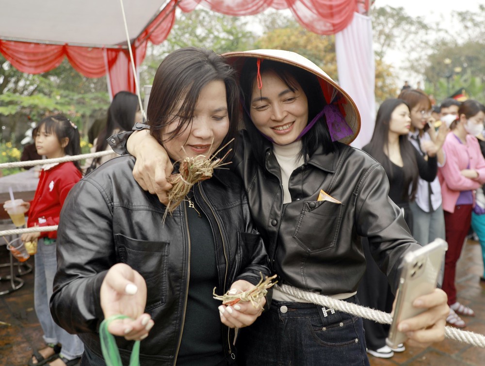  Lễ hội Đúc Bụt “xé chiếu” cầu lộc đầu xuân ở Phú Thọ - Ảnh 11.