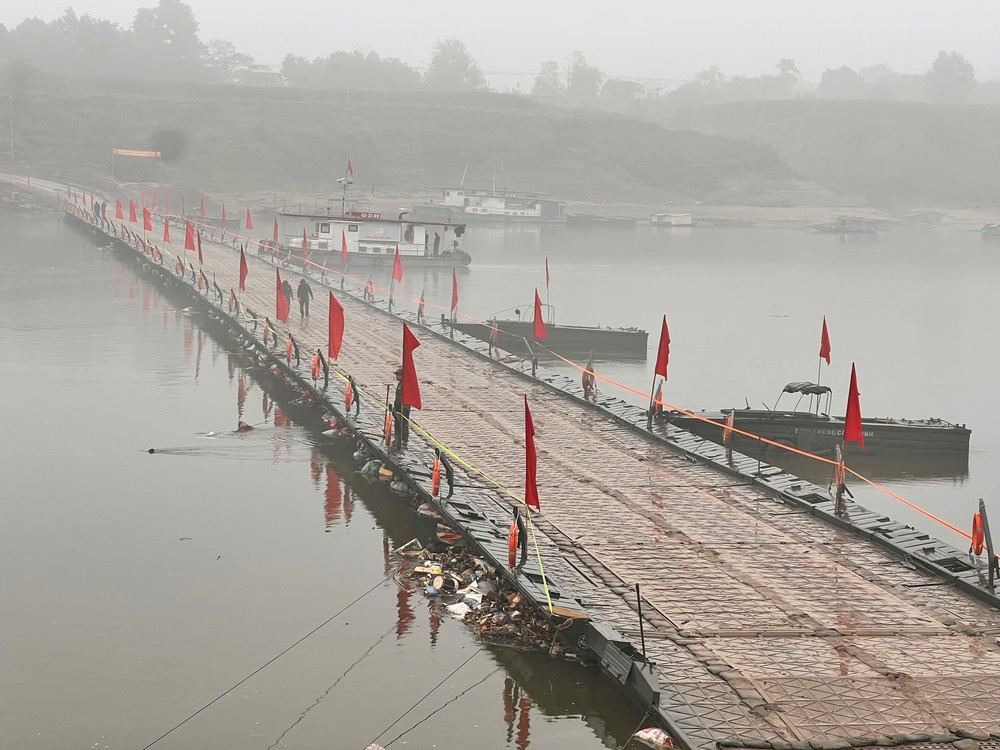 Tạm dừng khai thác cầu phao qua Sông Lô để bảo đảm an toàn giao thông  - Ảnh 3.