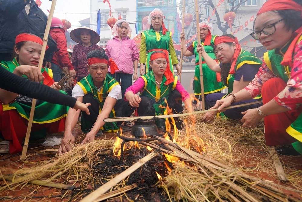 Về Thị Cấm xem hội kéo lửa, thổi cơm thi - Ảnh 10.