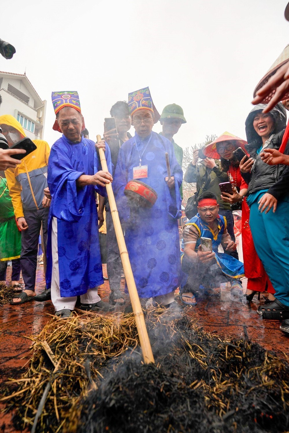 Về Thị Cấm xem hội kéo lửa, thổi cơm thi - Ảnh 15.