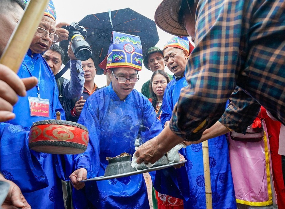 Về Thị Cấm xem hội kéo lửa, thổi cơm thi - Ảnh 16.