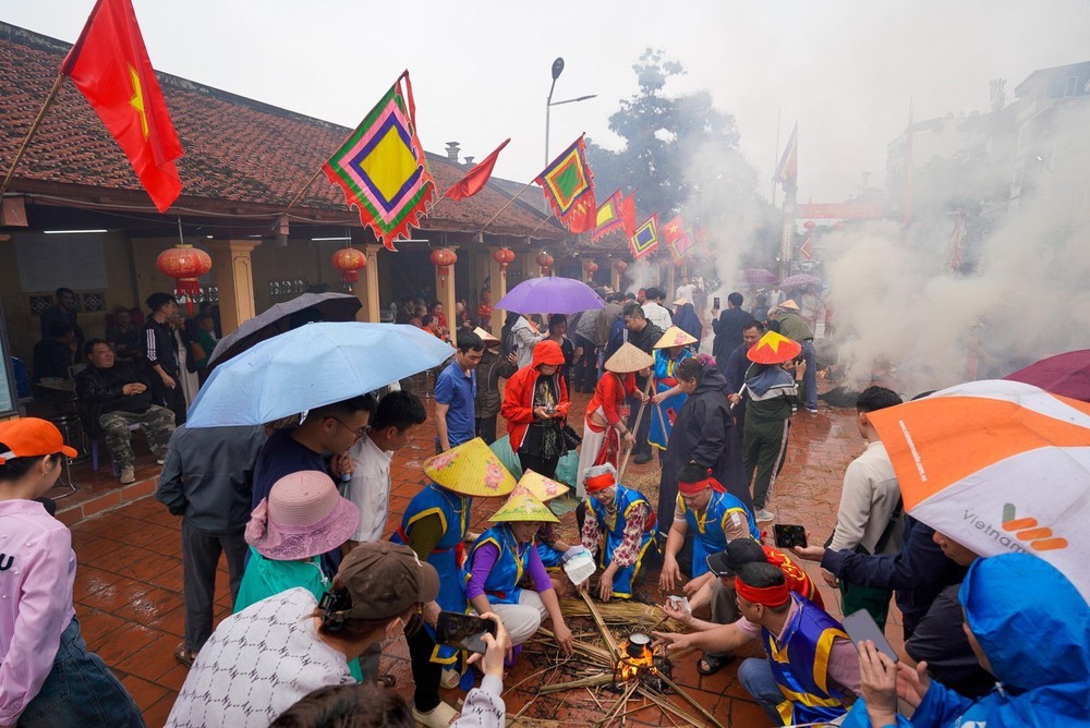 Về Thị Cấm xem hội kéo lửa, thổi cơm thi - Ảnh 14.