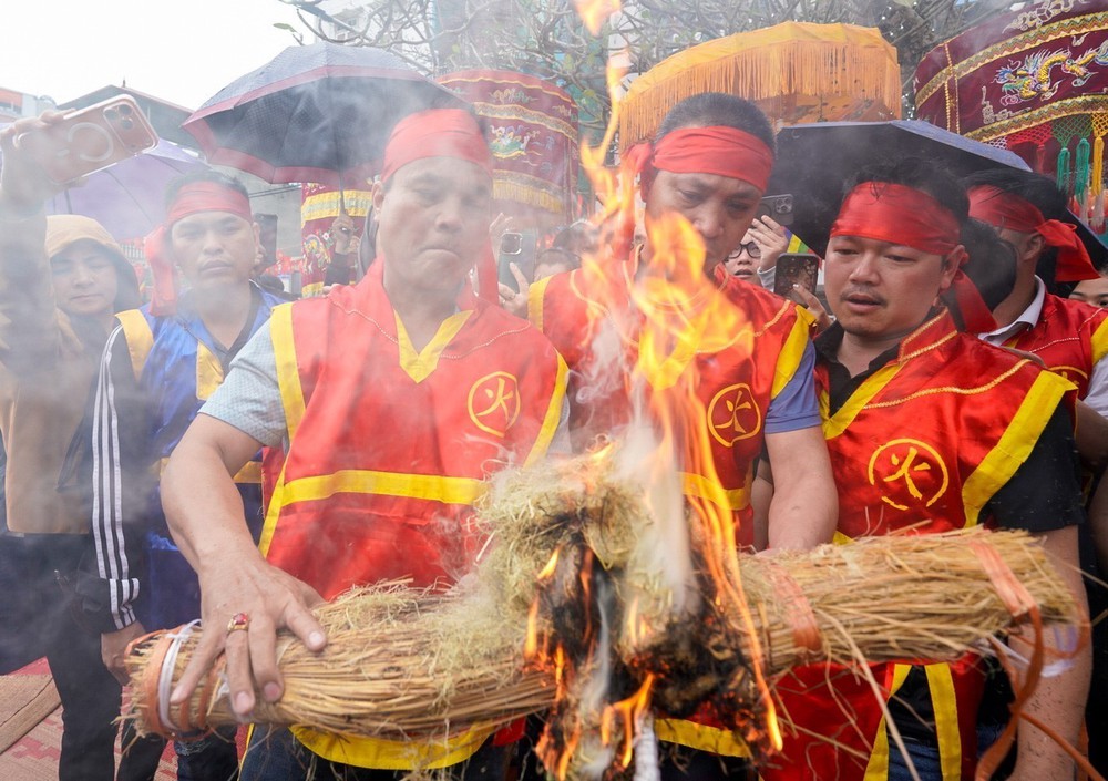 Về Thị Cấm xem hội kéo lửa, thổi cơm thi - Ảnh 5.