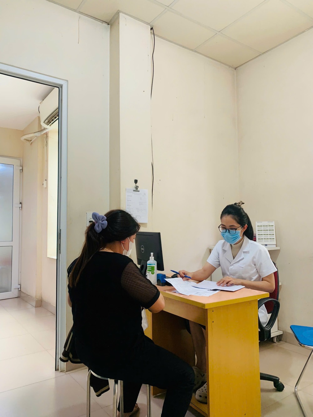 Nữ bác sĩ sản khoa và hành trình hồi sinh kỳ diệu nhờ ghép tim - Ảnh 1.