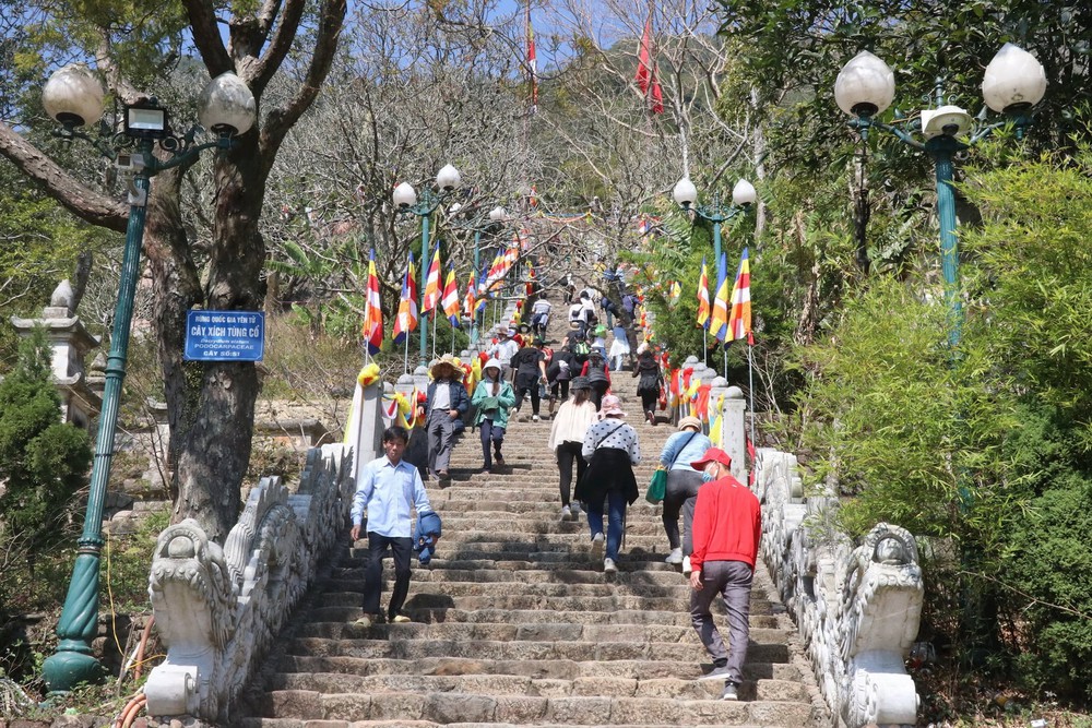 Điểm nhấn chuyển đổi số của Lễ hội Xuân Yên Tử 2026: AI và công nghệ ánh sáng hiện đại - Ảnh 5. Điểm nhấn chuyển đổi số của Lễ hội Xuân Yên Tử 2026: AI và công nghệ ánh sáng hiện đại - Ảnh 5.