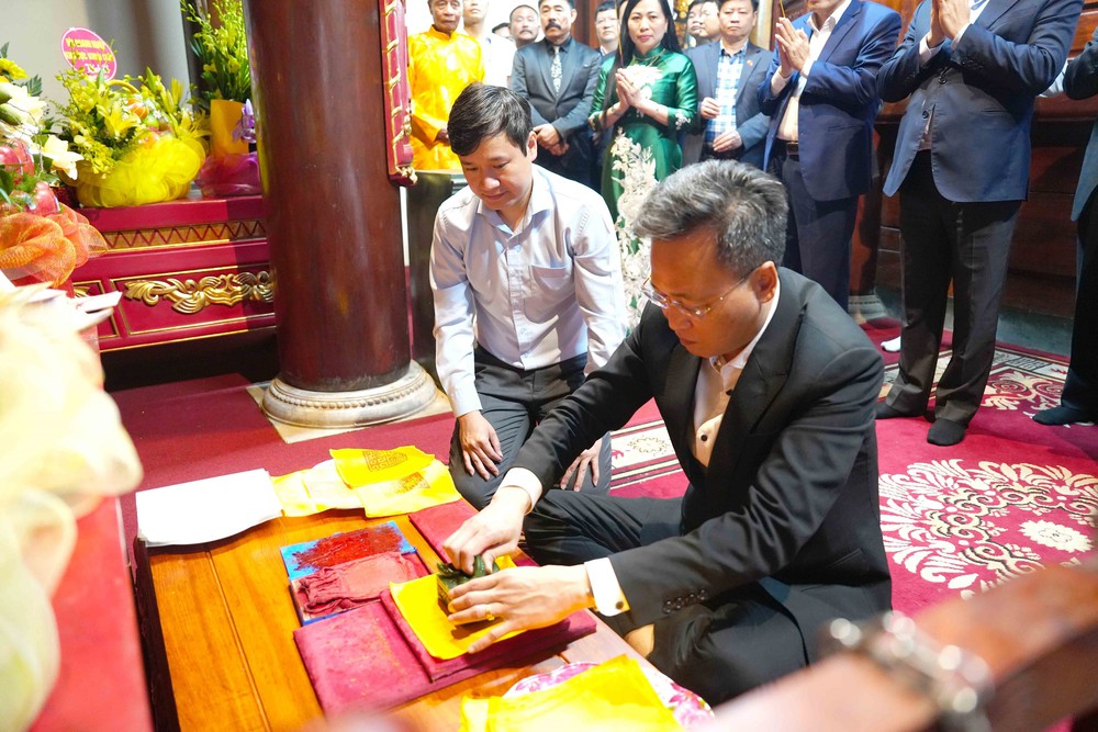 Hưng Yên: Khai mạc Lễ hội Đền thờ Triệu Việt Vương năm 2026 - Ảnh 3. Hưng Yên: Khai mạc Lễ hội Đền thờ Triệu Việt Vương năm 2026 - Ảnh 3.