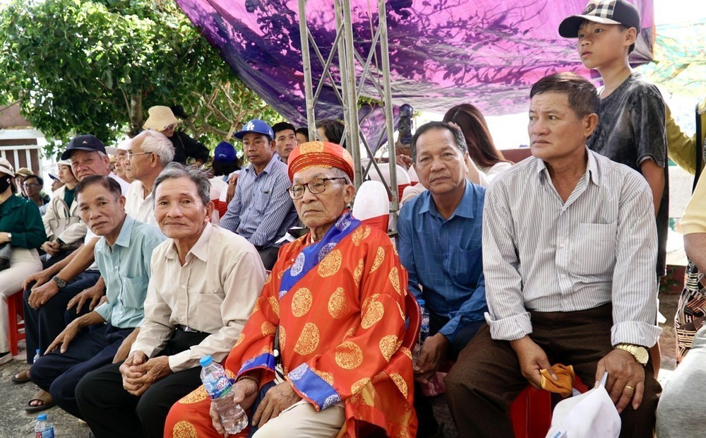 Tưng bừng Lễ hội cầu ngư Vạn đầm Xương Lý - Ảnh 5. Tưng bừng Lễ hội cầu ngư Vạn đầm Xương Lý - Ảnh 5.