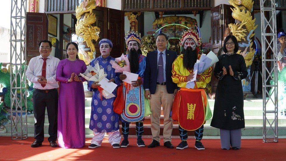 Tưng bừng Lễ hội cầu ngư Vạn đầm Xương Lý - Ảnh 4. Tưng bừng Lễ hội cầu ngư Vạn đầm Xương Lý - Ảnh 4.