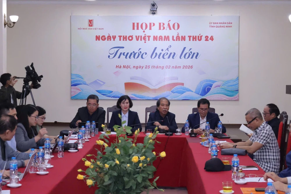 Thi ca trong khát vọng "Trước biển lớn" - Ảnh 1. Thi ca trong khát vọng "Trước biển lớn" - Ảnh 1.
