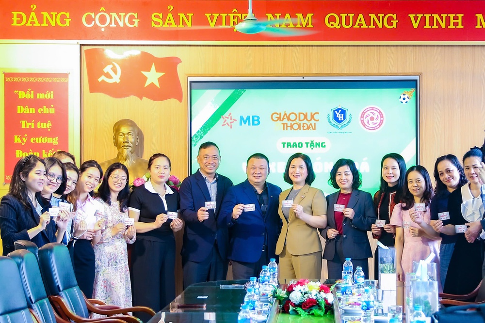 MB và Thể Công Viettel trao đi "Triệu Nụ cười Sân cỏ" trong ngày đầu xuân - Ảnh 2. MB và Thể Công Viettel trao đi "Triệu Nụ cười Sân cỏ" trong ngày đầu xuân - Ảnh 2.