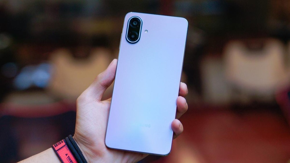 Samsung Galaxy A07 5G giá bao nhiêu? Có nên mua lúc này? - Ảnh 1. Samsung Galaxy A07 5G giá bao nhiêu? Có nên mua lúc này? - Ảnh 1.