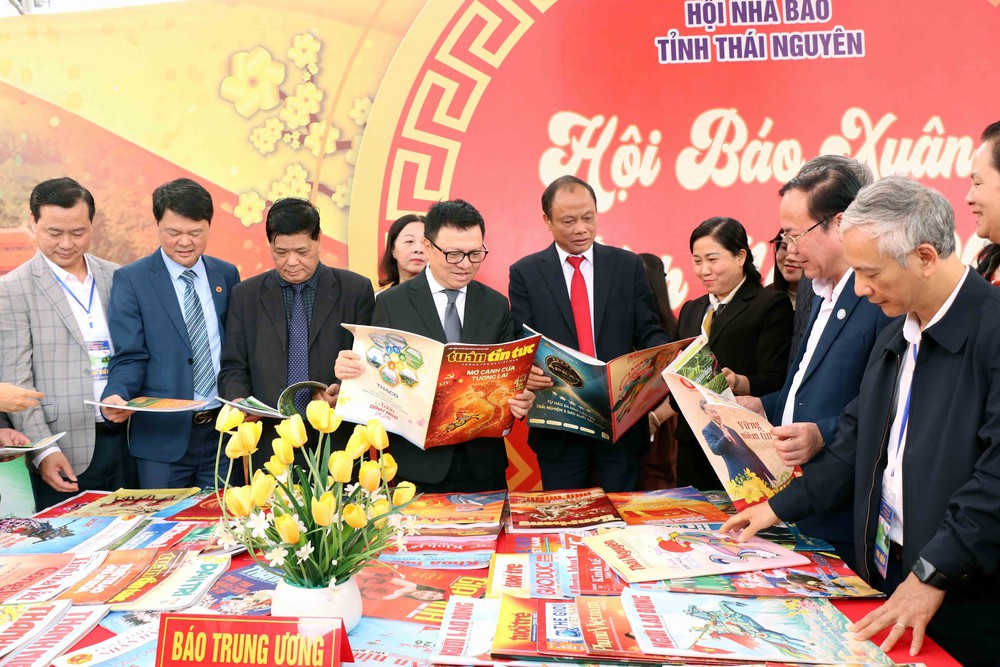 Lễ hội Lồng tồng: Tái hiện lại nét đẹp văn hóa của cư dân vùng hồ Ba Bể - Ảnh 3. Lễ hội Lồng tồng: Tái hiện lại nét đẹp văn hóa của cư dân vùng hồ Ba Bể - Ảnh 3.