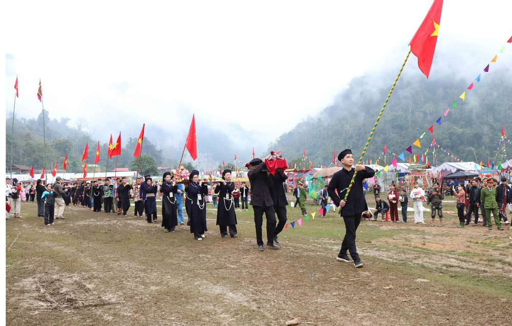 Lễ hội Lồng tồng: Tái hiện lại nét đẹp văn hóa của cư dân vùng hồ Ba Bể - Ảnh 4. Lễ hội Lồng tồng: Tái hiện lại nét đẹp văn hóa của cư dân vùng hồ Ba Bể - Ảnh 4.