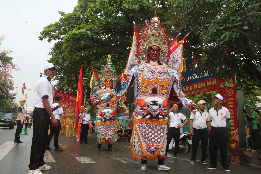 Đặc sắc lễ nghinh thần trên đường phố Đồng Nai - Ảnh 2. Đặc sắc lễ nghinh thần trên đường phố Đồng Nai - Ảnh 2.