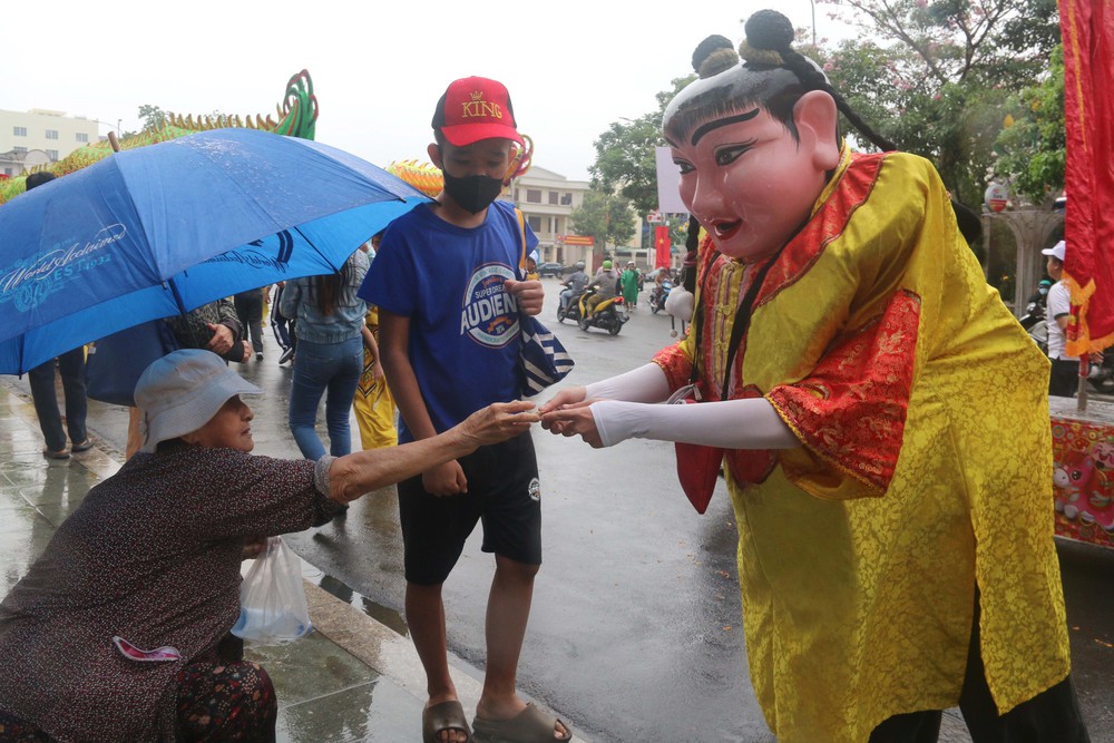 Đặc sắc lễ nghinh thần trên đường phố Đồng Nai - Ảnh 9. Đặc sắc lễ nghinh thần trên đường phố Đồng Nai - Ảnh 9.