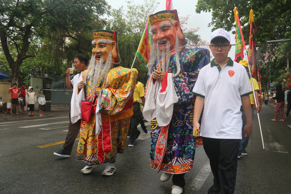 Đặc sắc lễ nghinh thần trên đường phố Đồng Nai - Ảnh 4. Đặc sắc lễ nghinh thần trên đường phố Đồng Nai - Ảnh 4.