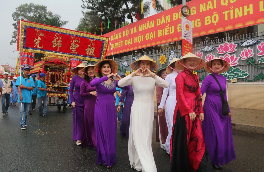 Đặc sắc lễ nghinh thần trên đường phố Đồng Nai - Ảnh 7. Đặc sắc lễ nghinh thần trên đường phố Đồng Nai - Ảnh 7.