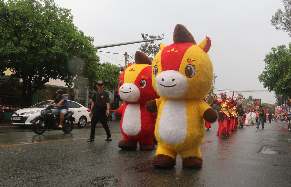 Đặc sắc lễ nghinh thần trên đường phố Đồng Nai - Ảnh 12. Đặc sắc lễ nghinh thần trên đường phố Đồng Nai - Ảnh 12.