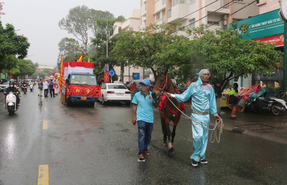 Đặc sắc lễ nghinh thần trên đường phố Đồng Nai - Ảnh 11. Đặc sắc lễ nghinh thần trên đường phố Đồng Nai - Ảnh 11.