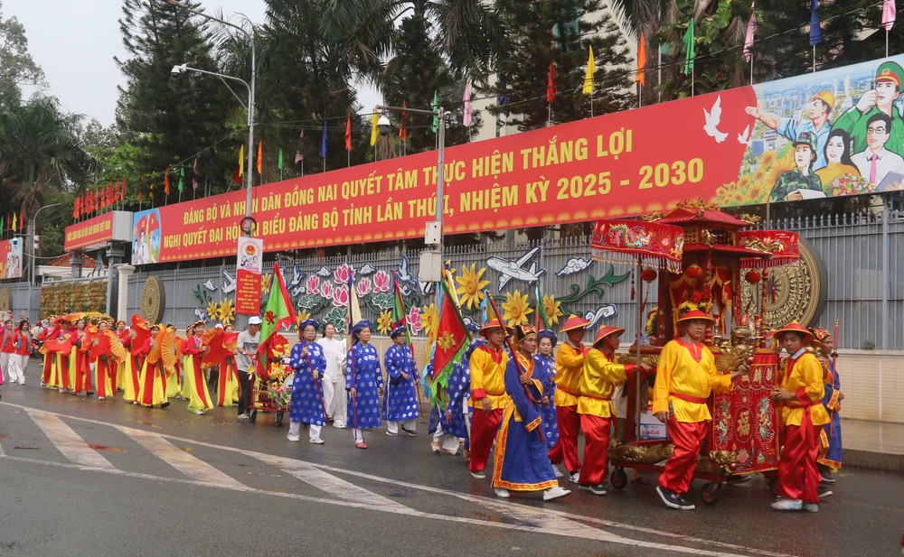 Đặc sắc lễ nghinh thần trên đường phố Đồng Nai - Ảnh 5. Đặc sắc lễ nghinh thần trên đường phố Đồng Nai - Ảnh 5.